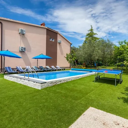 Ketty In With Playground, Sea View And Private Pool וילה