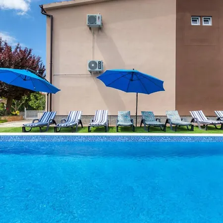 Ketty In With Playground, Sea View And Private Pool *