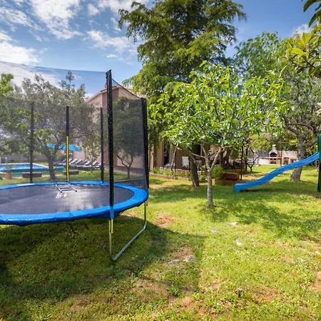 Ketty In With Playground, Sea View And Private Pool פאז'אנה