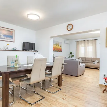 וילה Ketty In With Playground, Sea View And Private Pool פאז'אנה