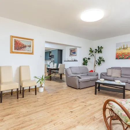 Ketty In With Playground, Sea View And Private Pool וילה